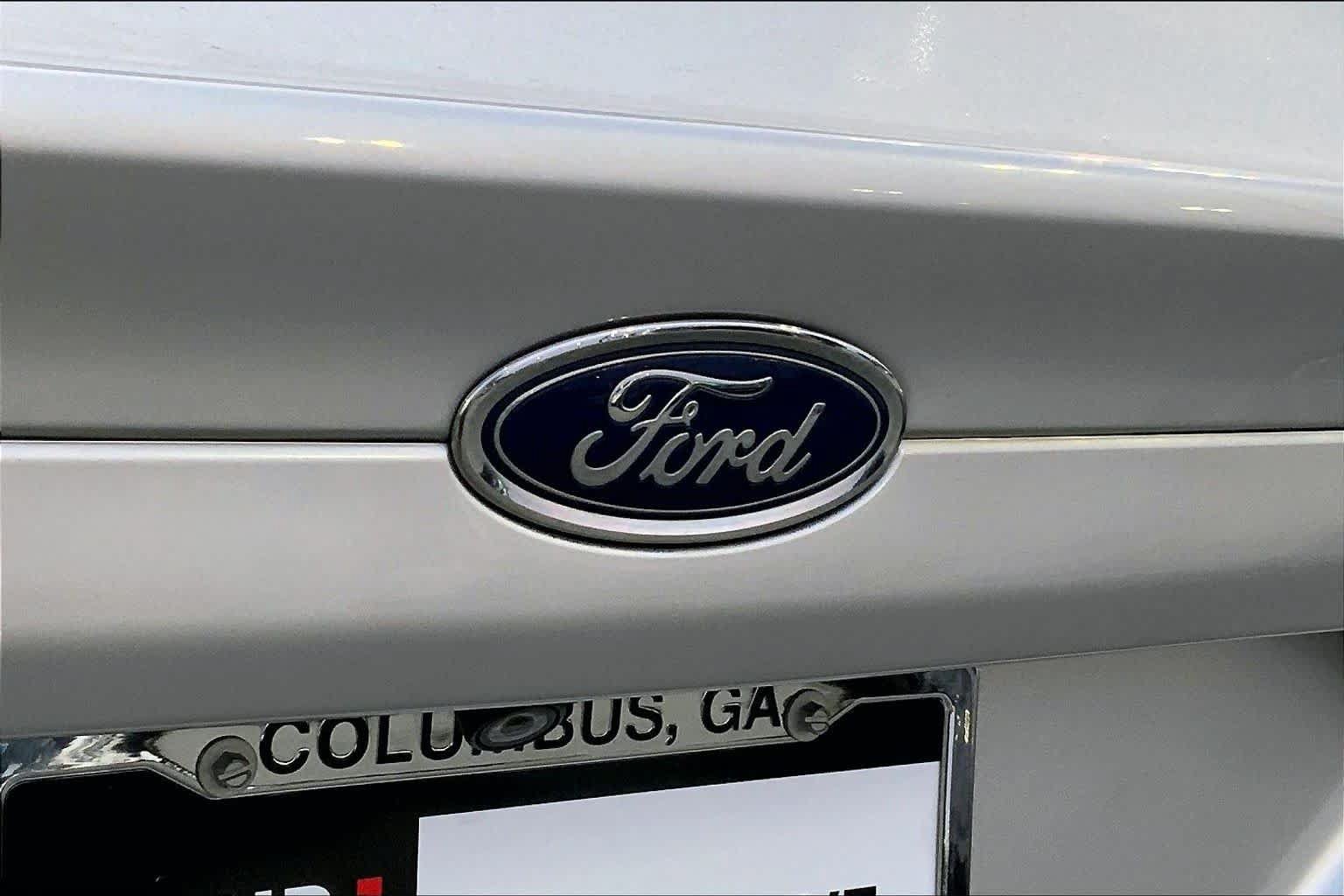 Used 2016 Ford Fusion SE w/ Equipment Group 202A FWD image 10