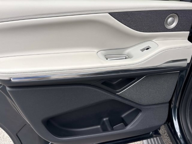 New 2026 Lincoln Navigator L Reserve w/ Jet Appearance Package AWD/4WD image 19
