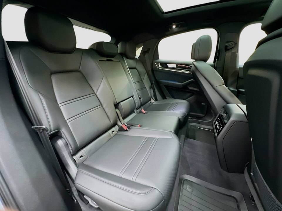 New 2026 Porsche Cayenne Coupe AWD/4WD image 29