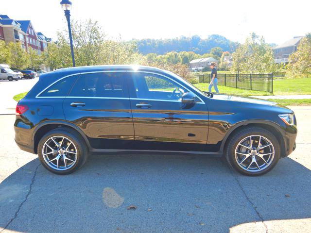 Used 2021 Mercedes-Benz GLC 300 4MATIC w/ AMG Line image 9