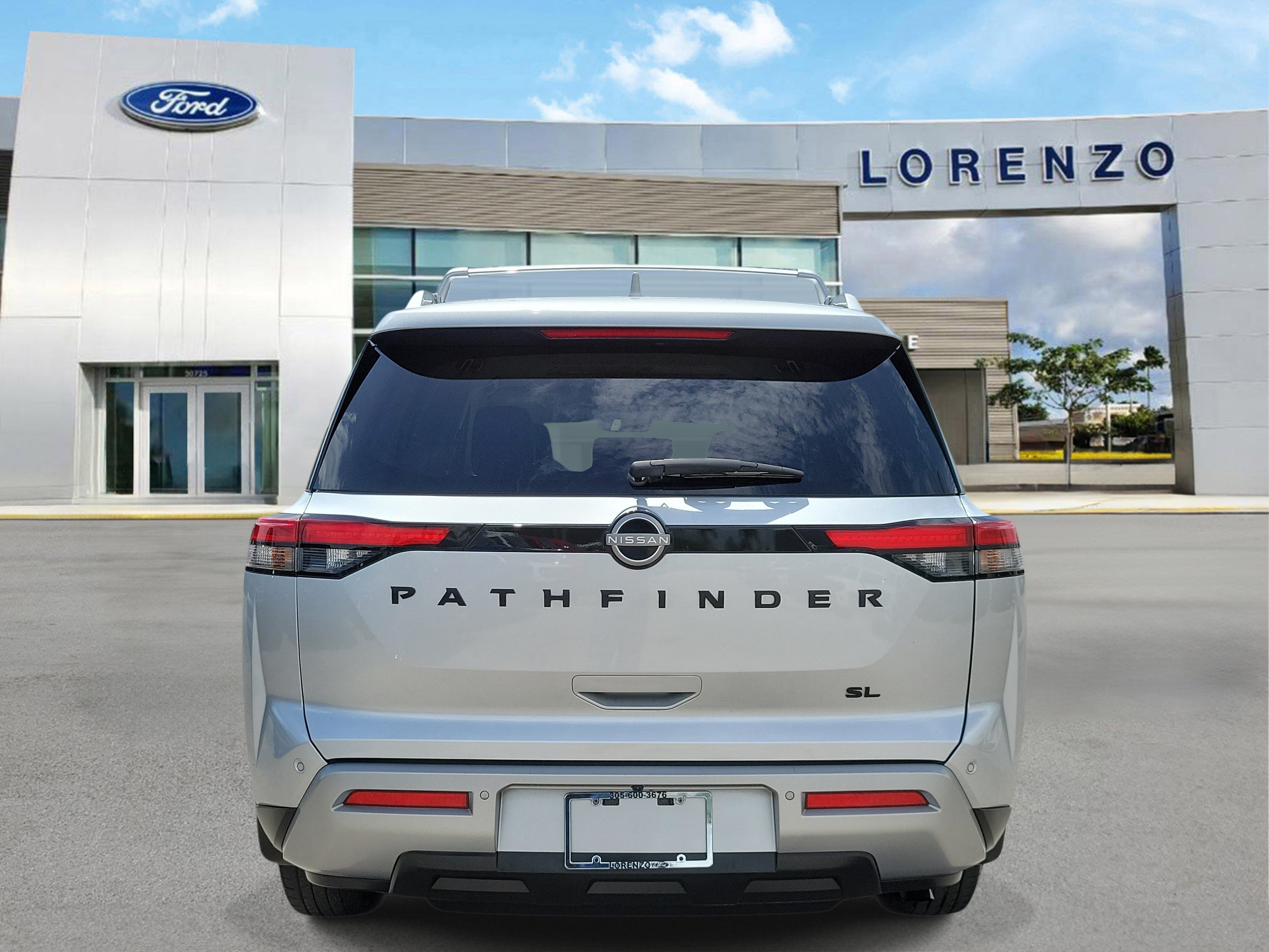 Used 2024 Nissan Pathfinder SL w/ Black Appearance Package FWD image 6