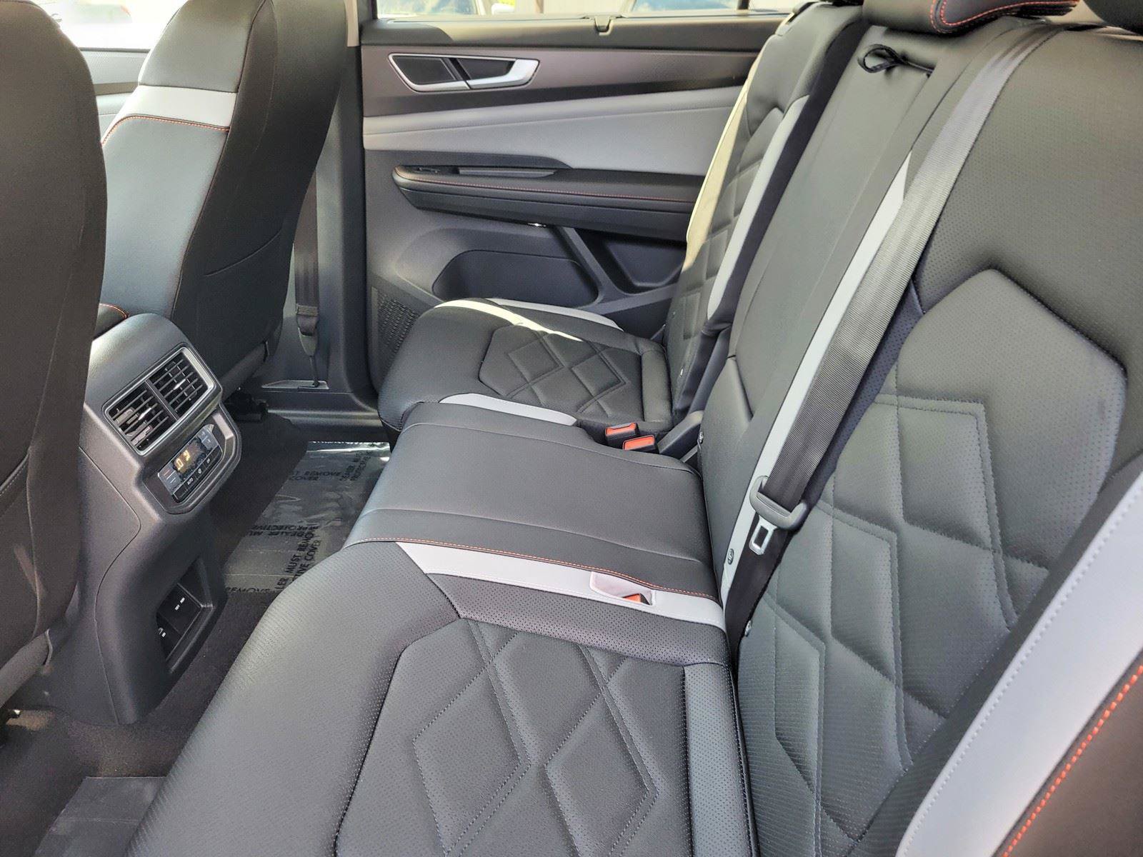 New 2026 Volkswagen Atlas Peak Edition AWD/4WD image 12