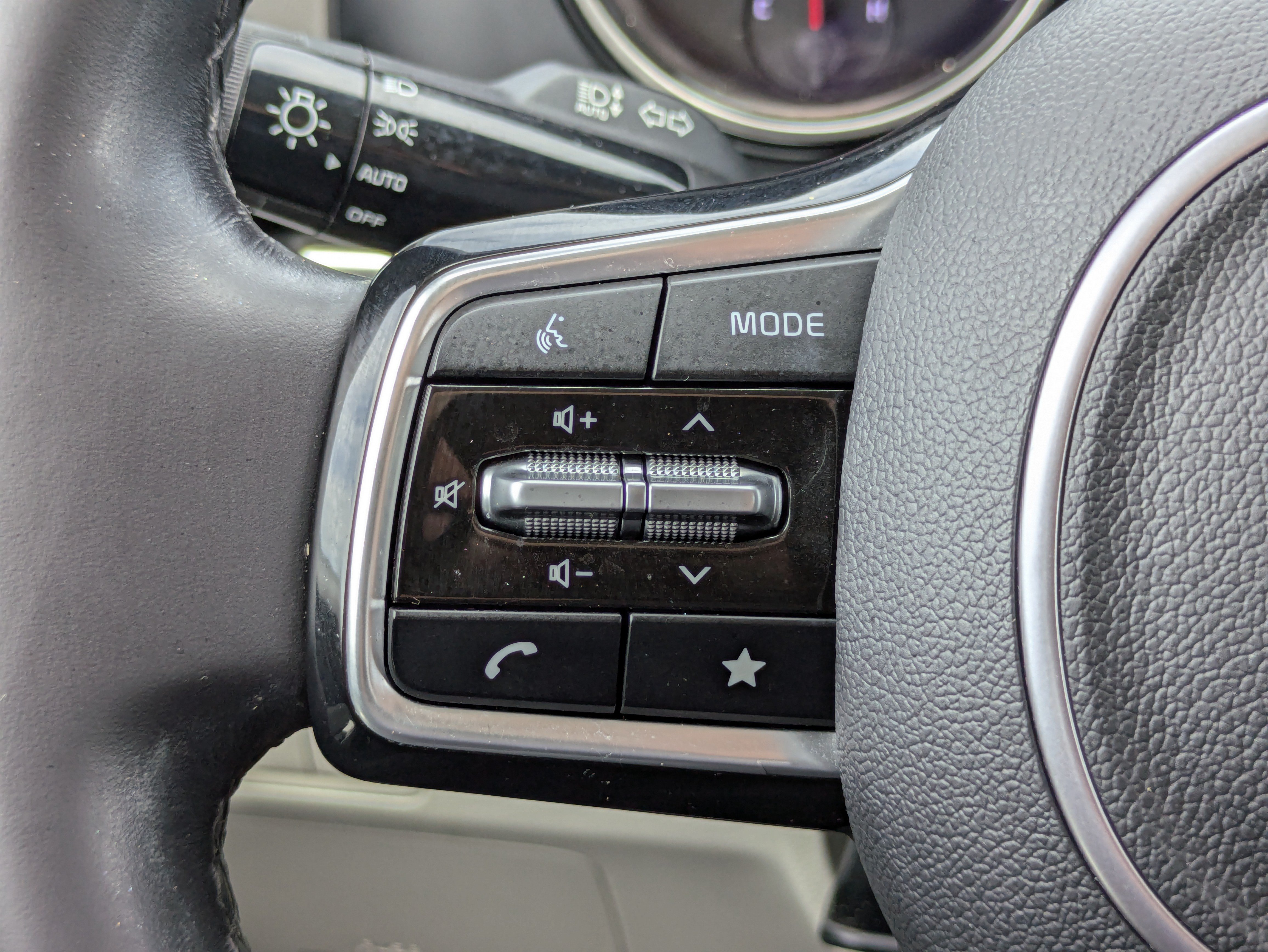 Certified 2024 Kia Carnival LX FWD image 23