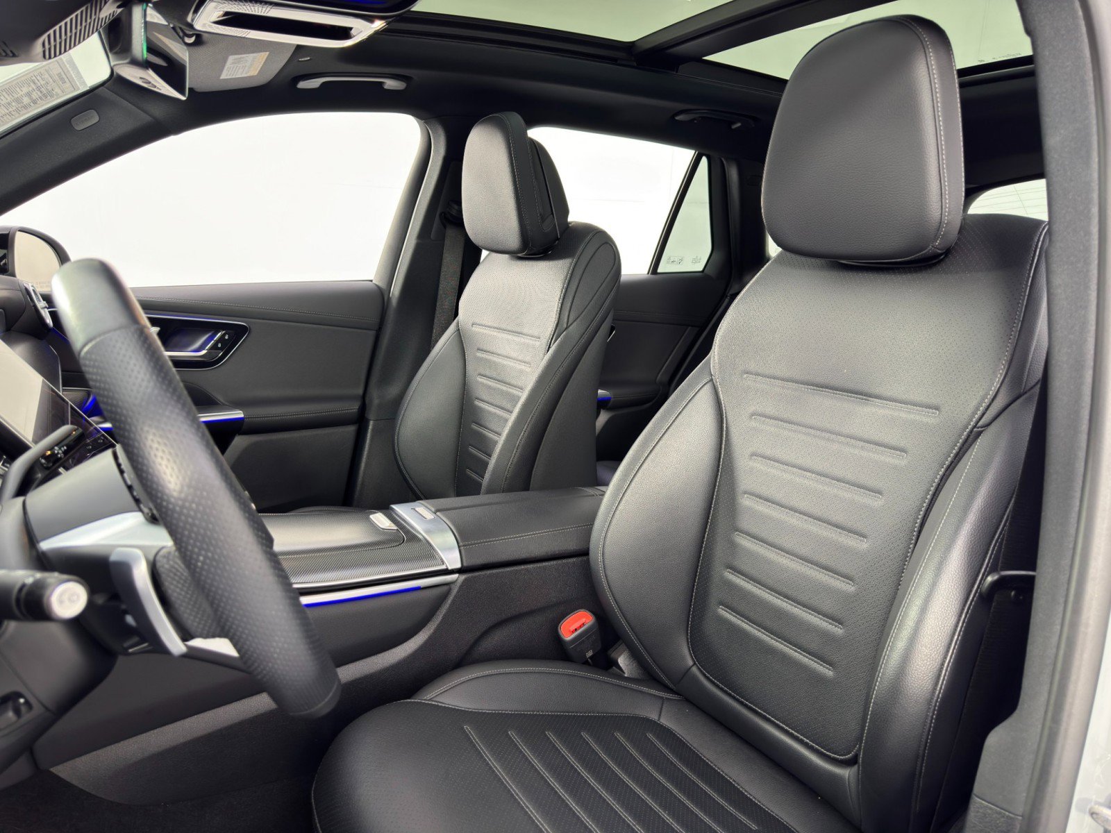 Used 2025 Mercedes-Benz GLC 300 4MATIC w/ AMG Line image 41