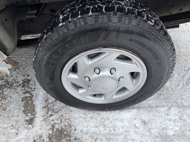 Used 2013 Ford E-350 and Econoline 350 XLT image 4