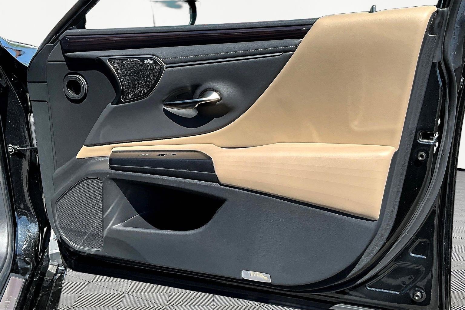 Used 2021 Lexus ES 300h w/ Premium Package image 28