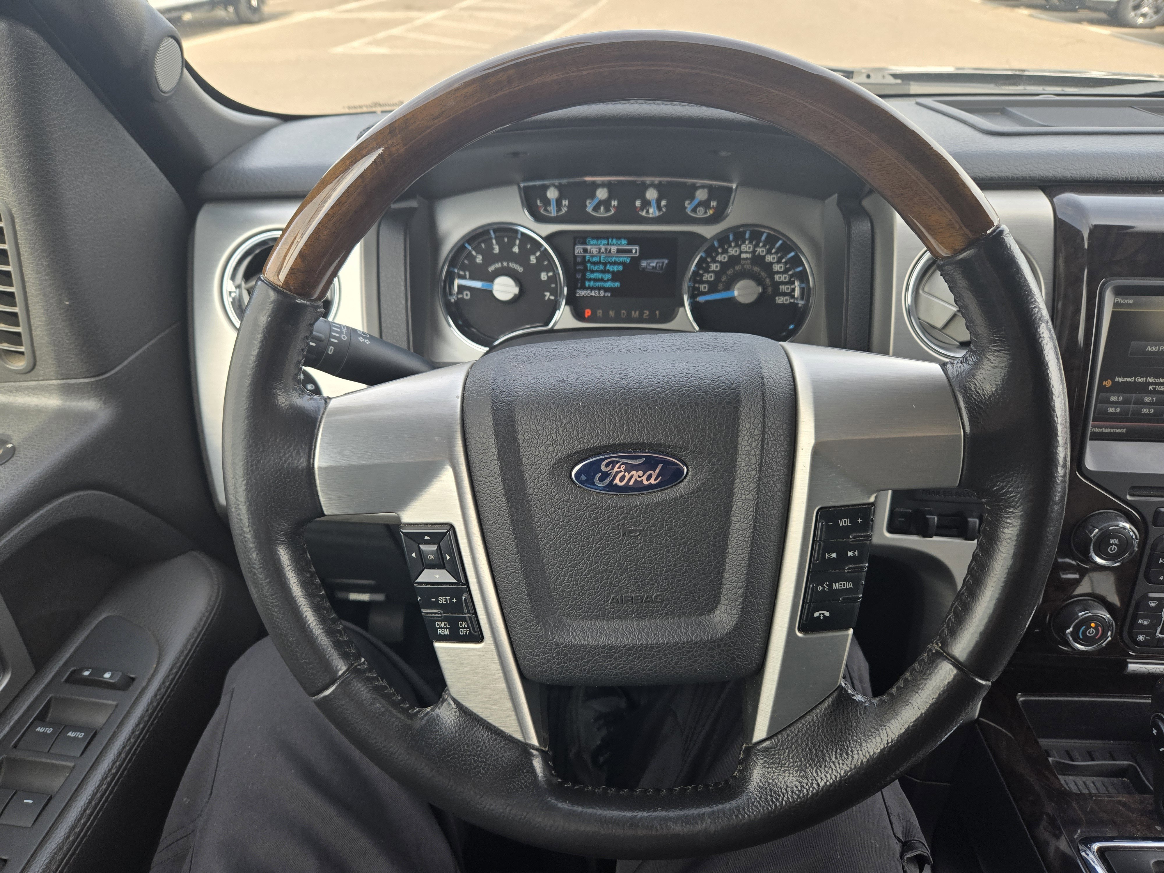 Used 2014 Ford F150 Platinum image 8