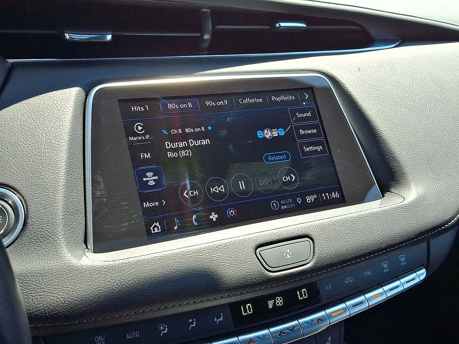 Used 2023 Cadillac XT4 Luxury w/ LPO, Onyx Lite Package AWD/4WD image 14