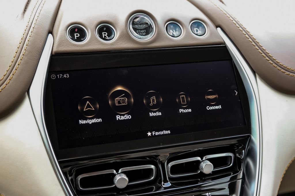 Used 2021 Aston Martin DBX image 34