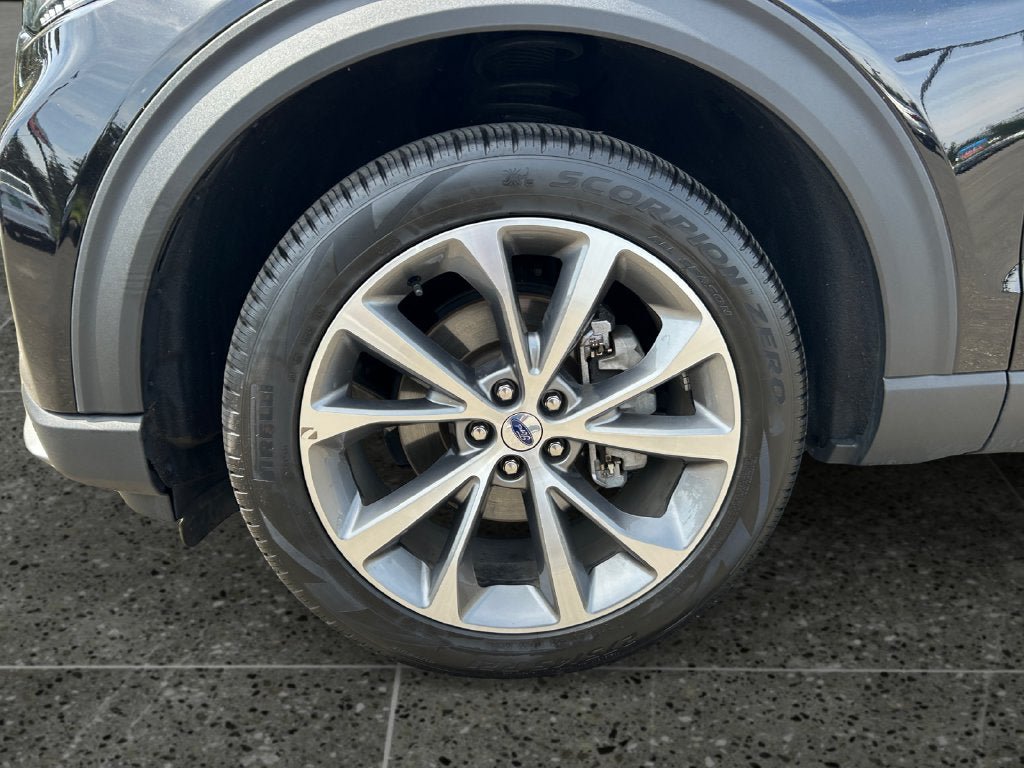 Used 2025 Ford Explorer Platinum AWD/4WD image 5