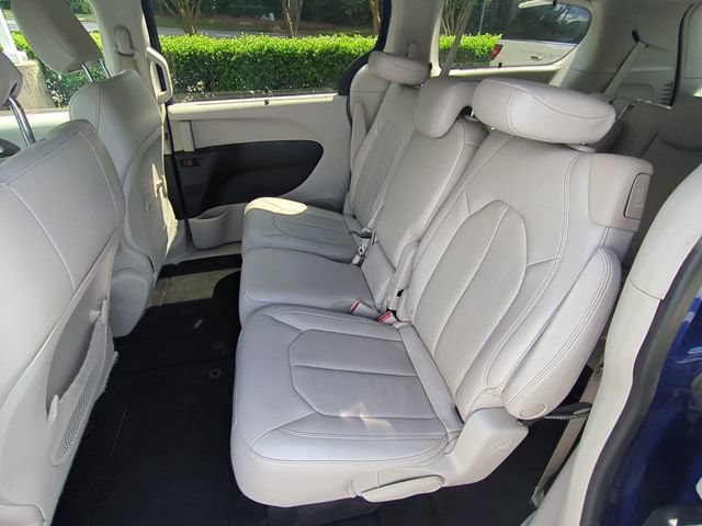 Used 2019 Chrysler Pacifica Touring-L w/ Tire & Wheel Group FWD image 28
