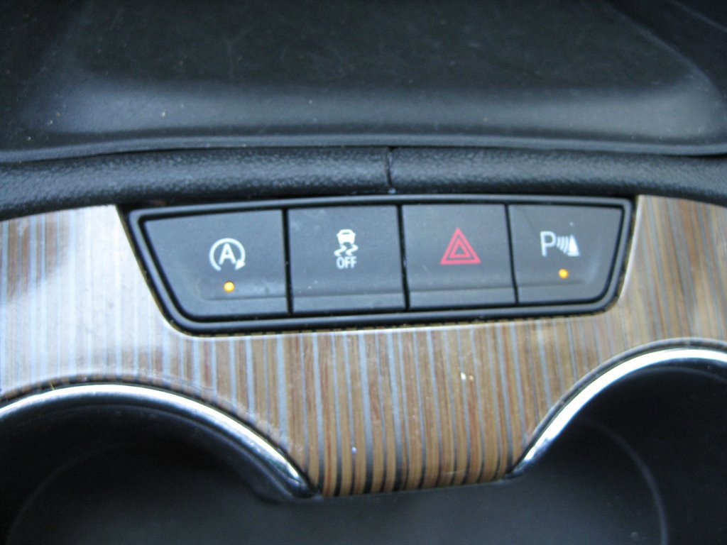 Used 2020 GMC Acadia SLE w/ Driver Convenience Package FWD image 20