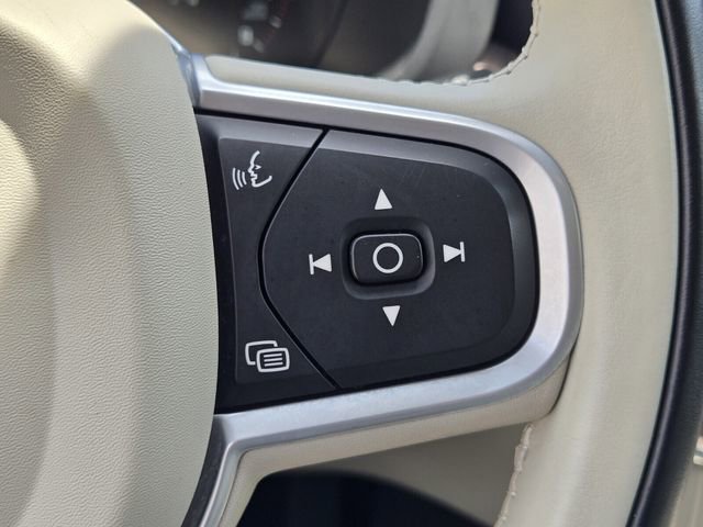 Used 2021 Volvo XC60 T5 Momentum image 28