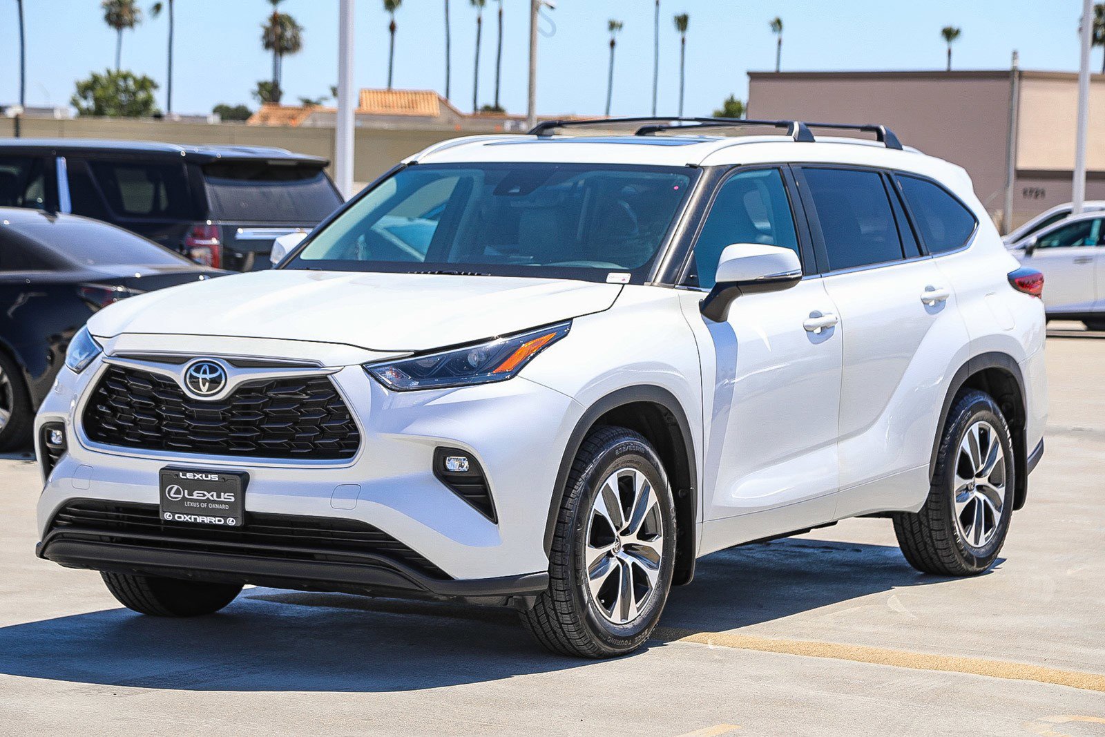 Used 2023 Toyota Highlander XLE FWD image 3