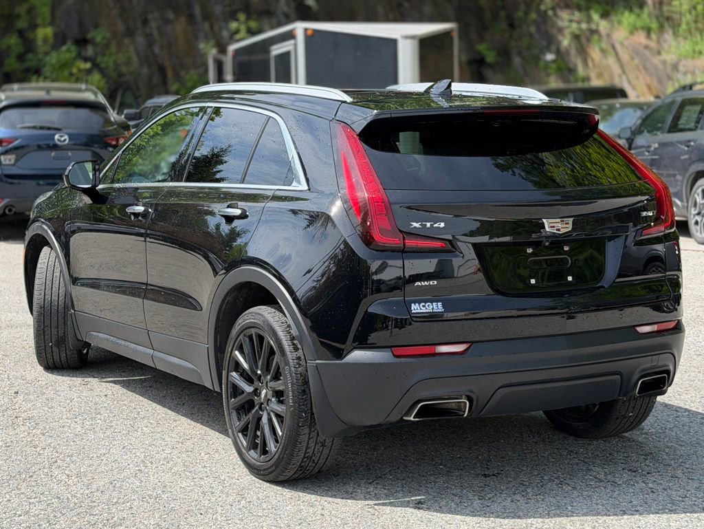 Used 2022 Cadillac XT4 Luxury w/ Cold Weather Package AWD/4WD image 3