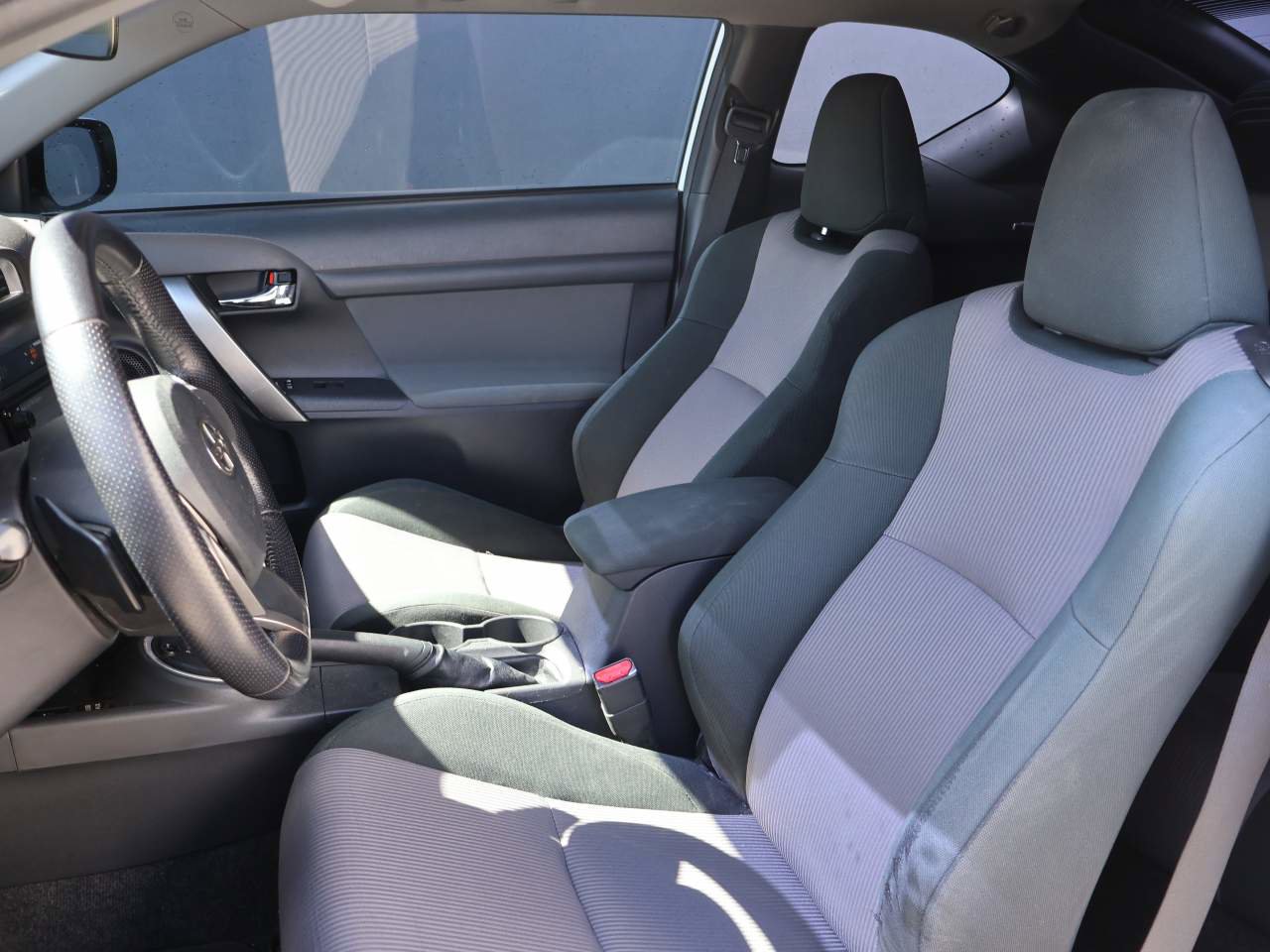 Used 2016 Scion tC FWD image 9