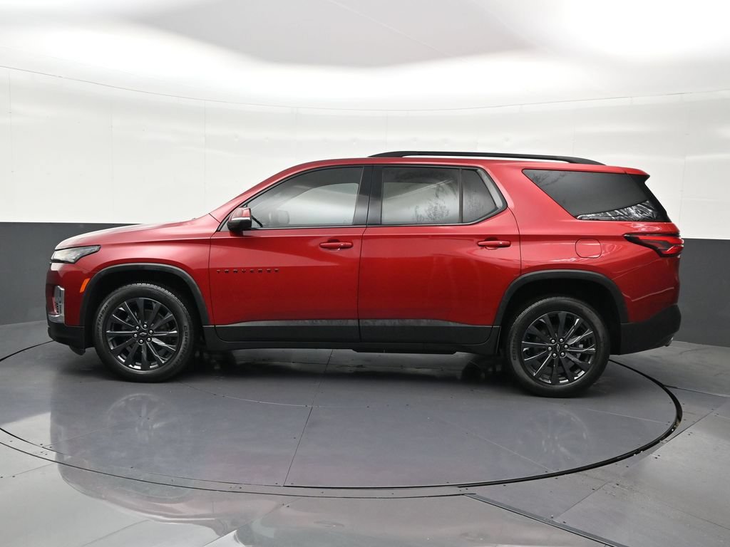 Used 2023 Chevrolet Traverse RS FWD image 2