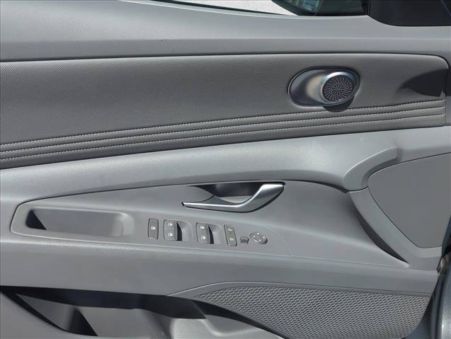 Used 2025 Hyundai Elantra SEL FWD image 15