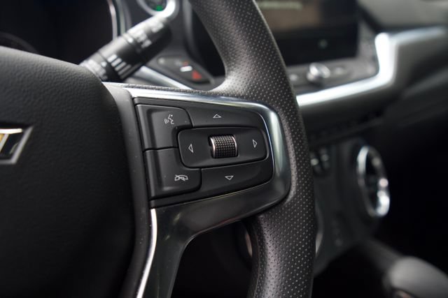 Used 2025 Chevrolet Blazer LT FWD image 17