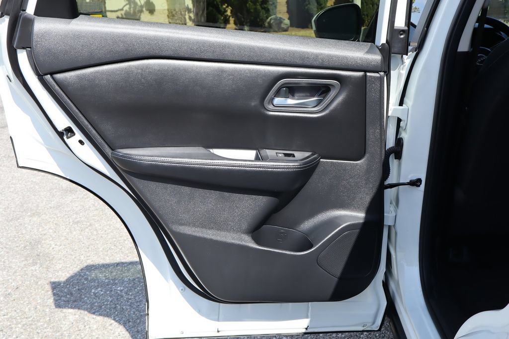 Used 2024 Nissan Rogue SV FWD image 36