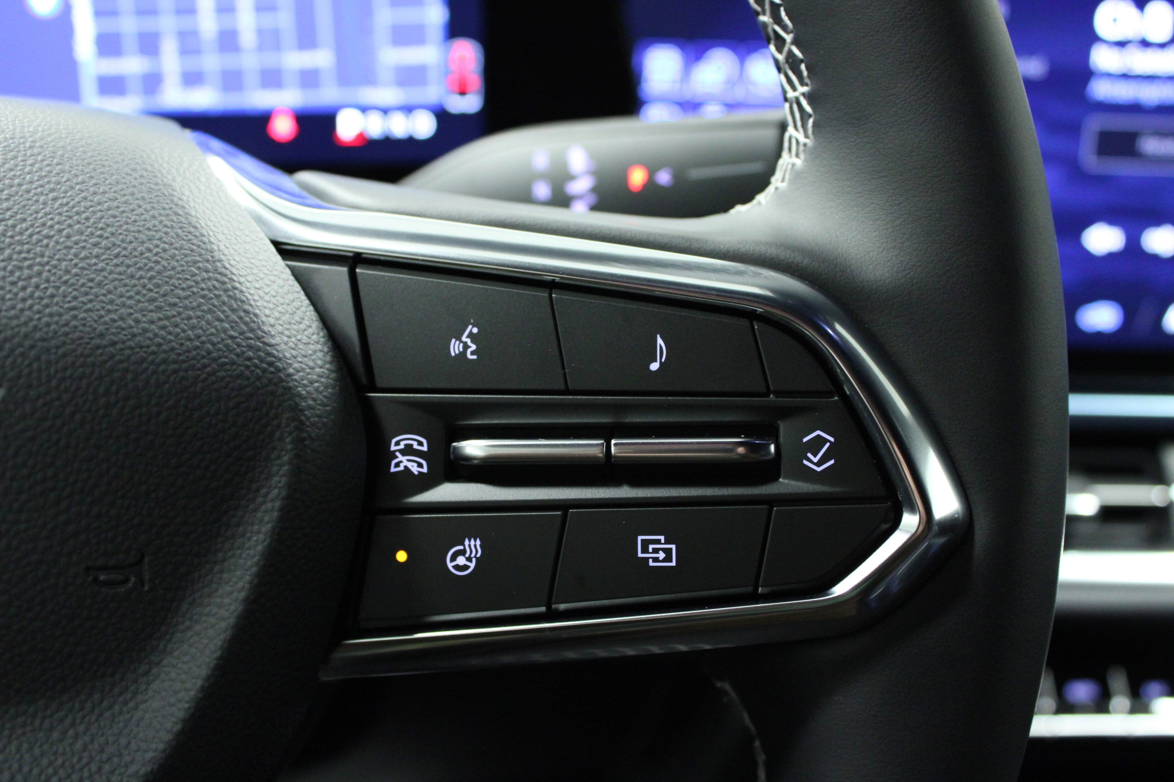 Used 2025 Chevrolet Equinox EV LT w/ Convenience Package image 21