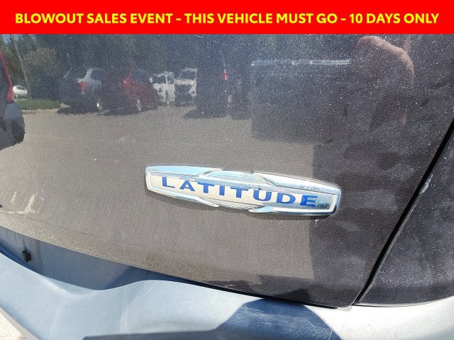 Used 2016 Jeep Cherokee Latitude w/ Cold Weather Group AWD/4WD image 13