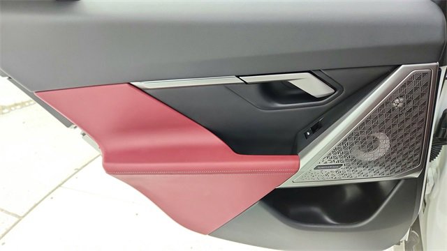 Used 2025 BMW i5 eDrive40i w/ M Sport Package image 31