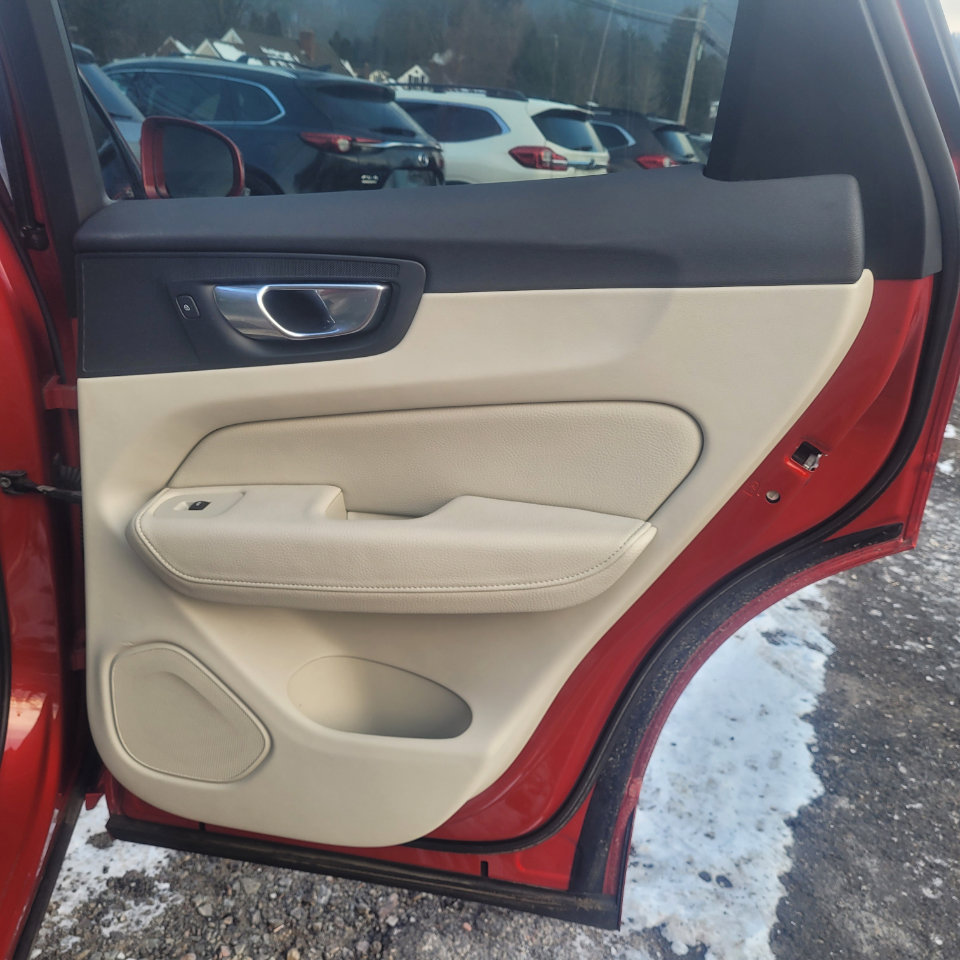 Used 2018 Volvo XC60 T5 Inscription image 30