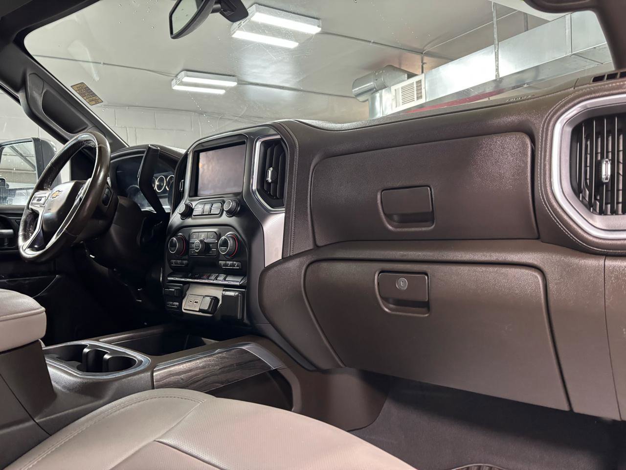 Used 2023 Chevrolet Silverado 3500 LTZ w/ LTZ Convenience Package image 17