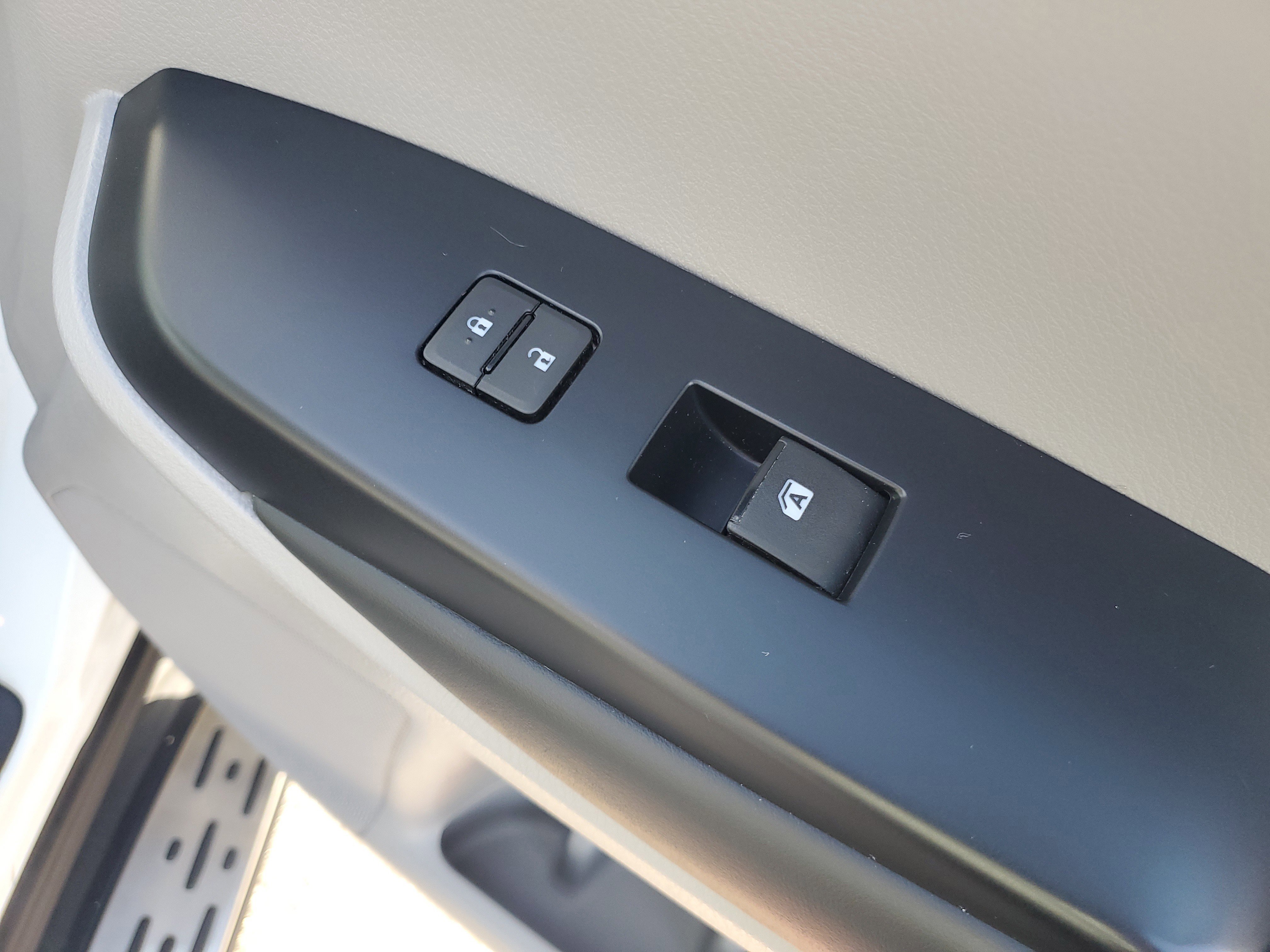 Used 2019 Toyota Highlander XLE image 10