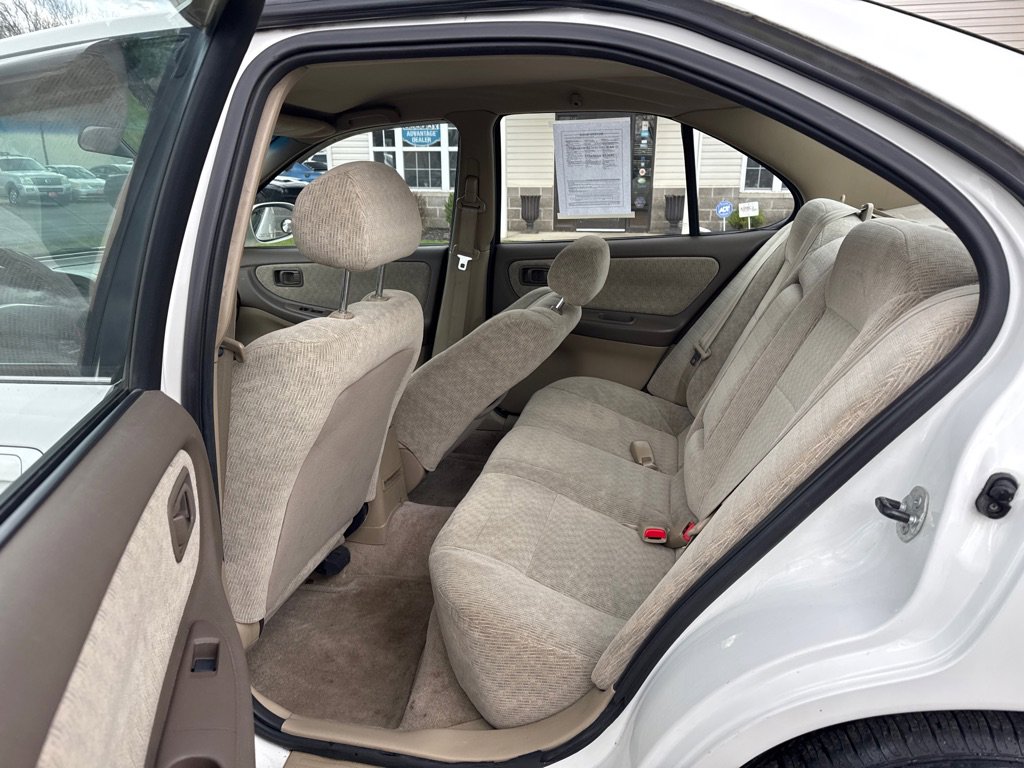 Used 2001 Nissan Altima GXE image 10