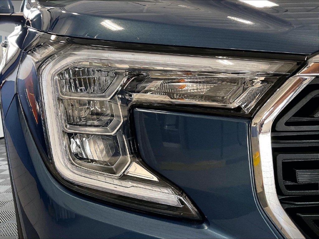 Used 2024 GMC Terrain SLE AWD/4WD image 33