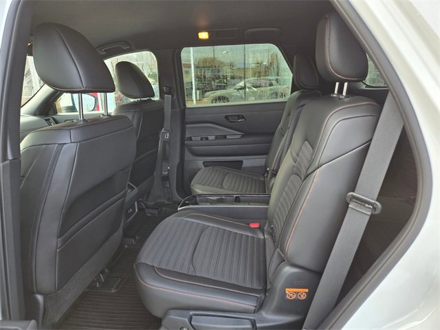 Used 2025 Nissan Pathfinder Rock Creek image 17