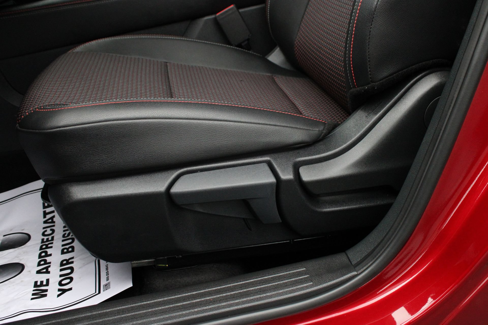 Used 2025 Nissan Kicks SR FWD image 13