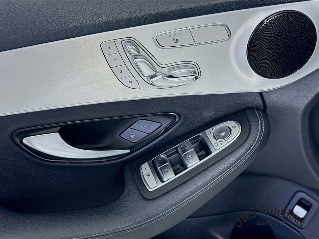Used 2021 Mercedes-Benz C 300 Sedan image 23