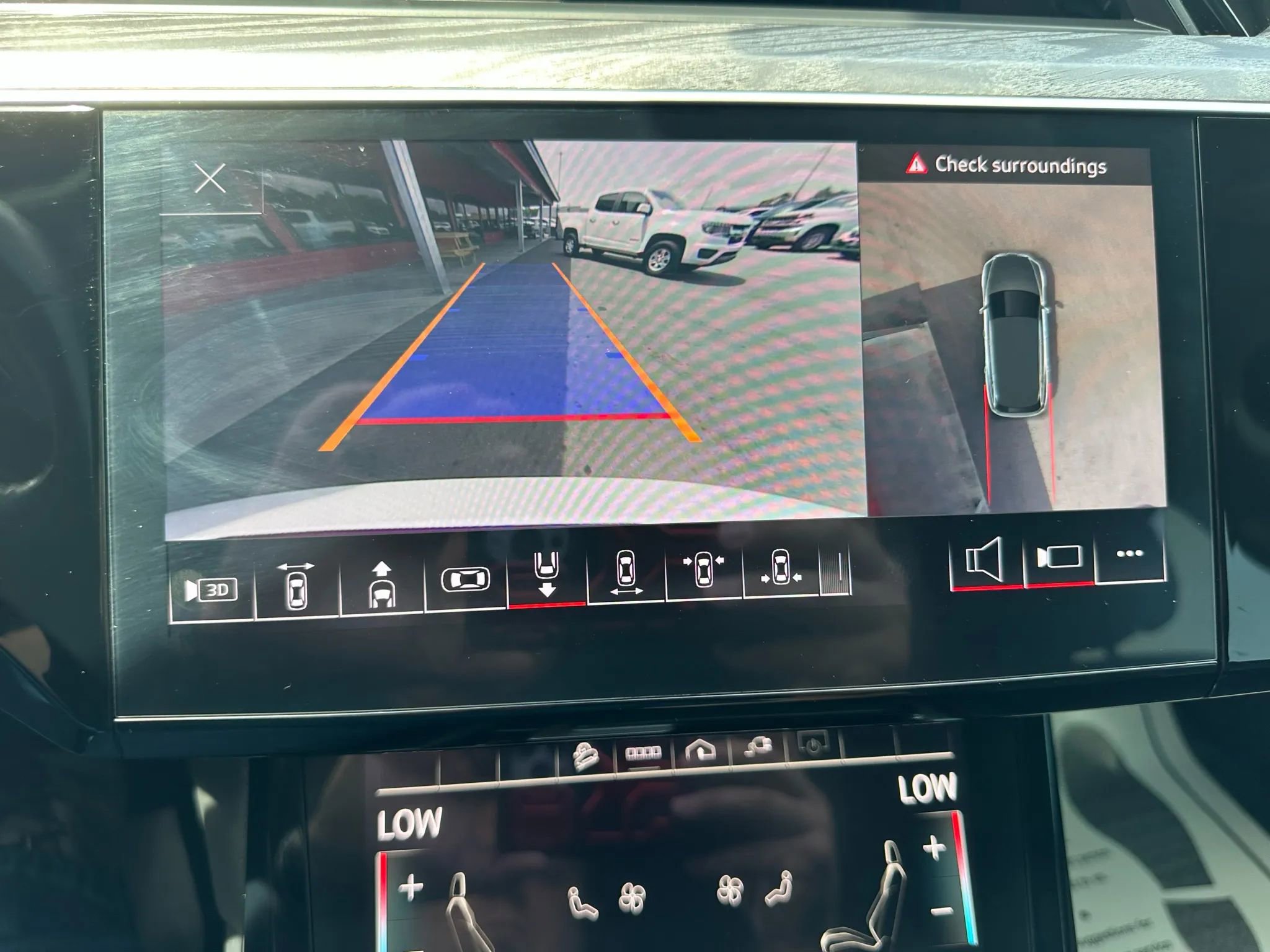 Used 2022 Audi e-tron Premium w/ Convenience Plus Package image 10