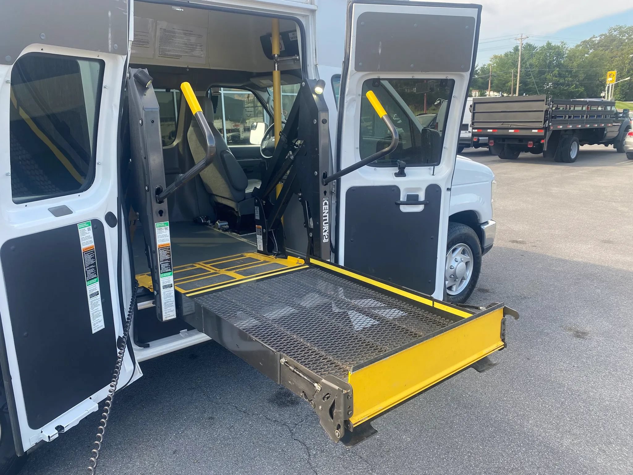 Used 2014 Ford E-350 and Econoline 350 Extended Super Duty w/ Power Group RWD image 23