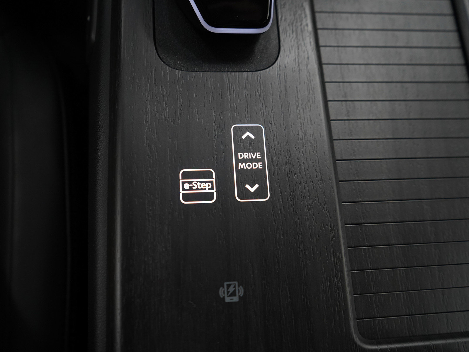 Used 2025 Nissan Ariya FWD image 23