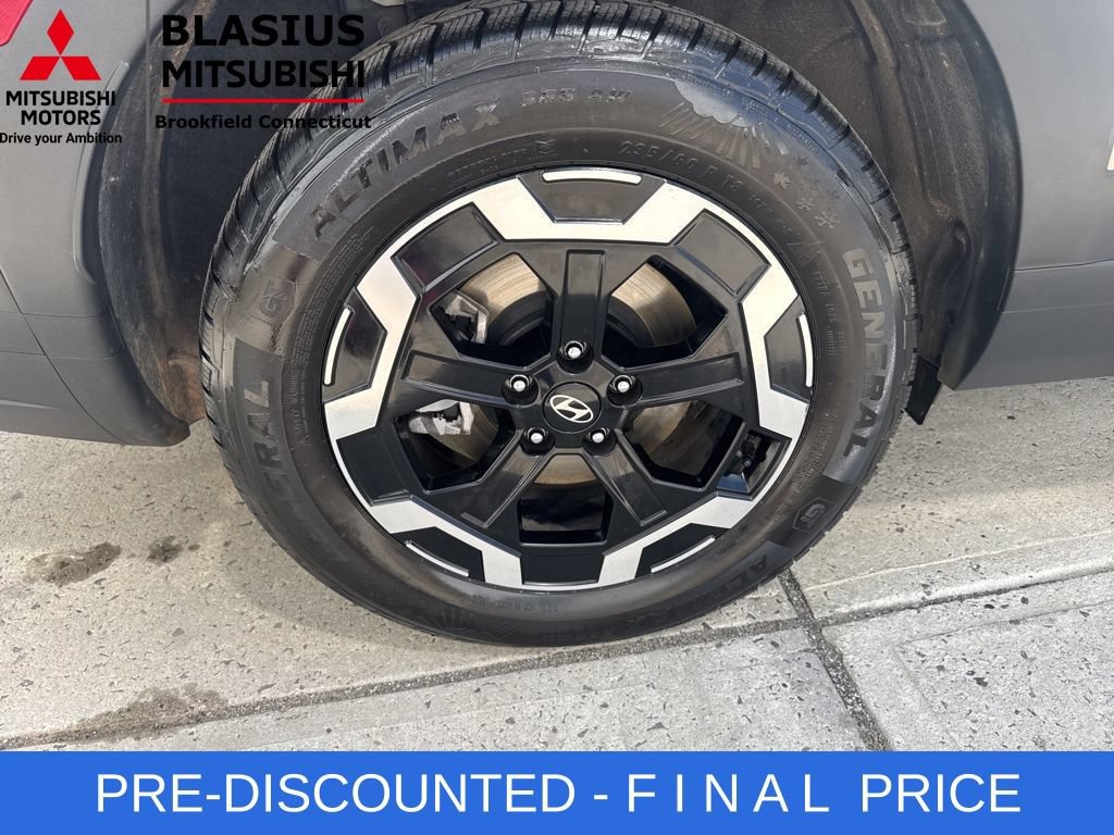 Used 2025 Hyundai Santa Fe SEL FWD image 13