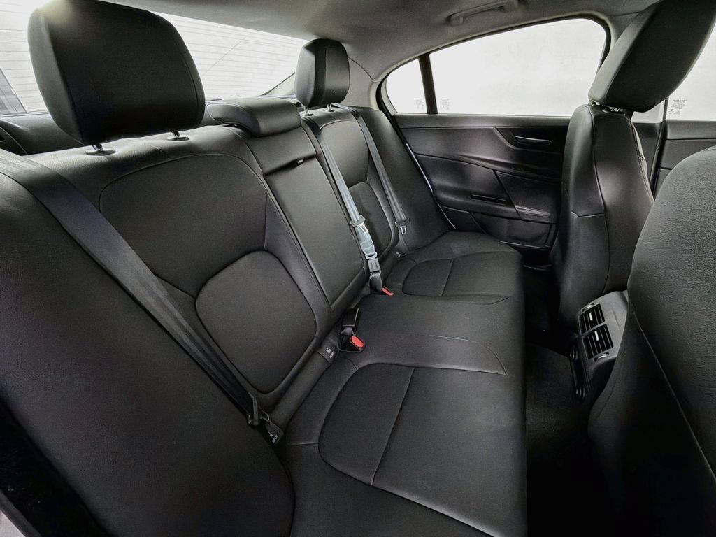 Used 2018 Jaguar XE RWD image 26