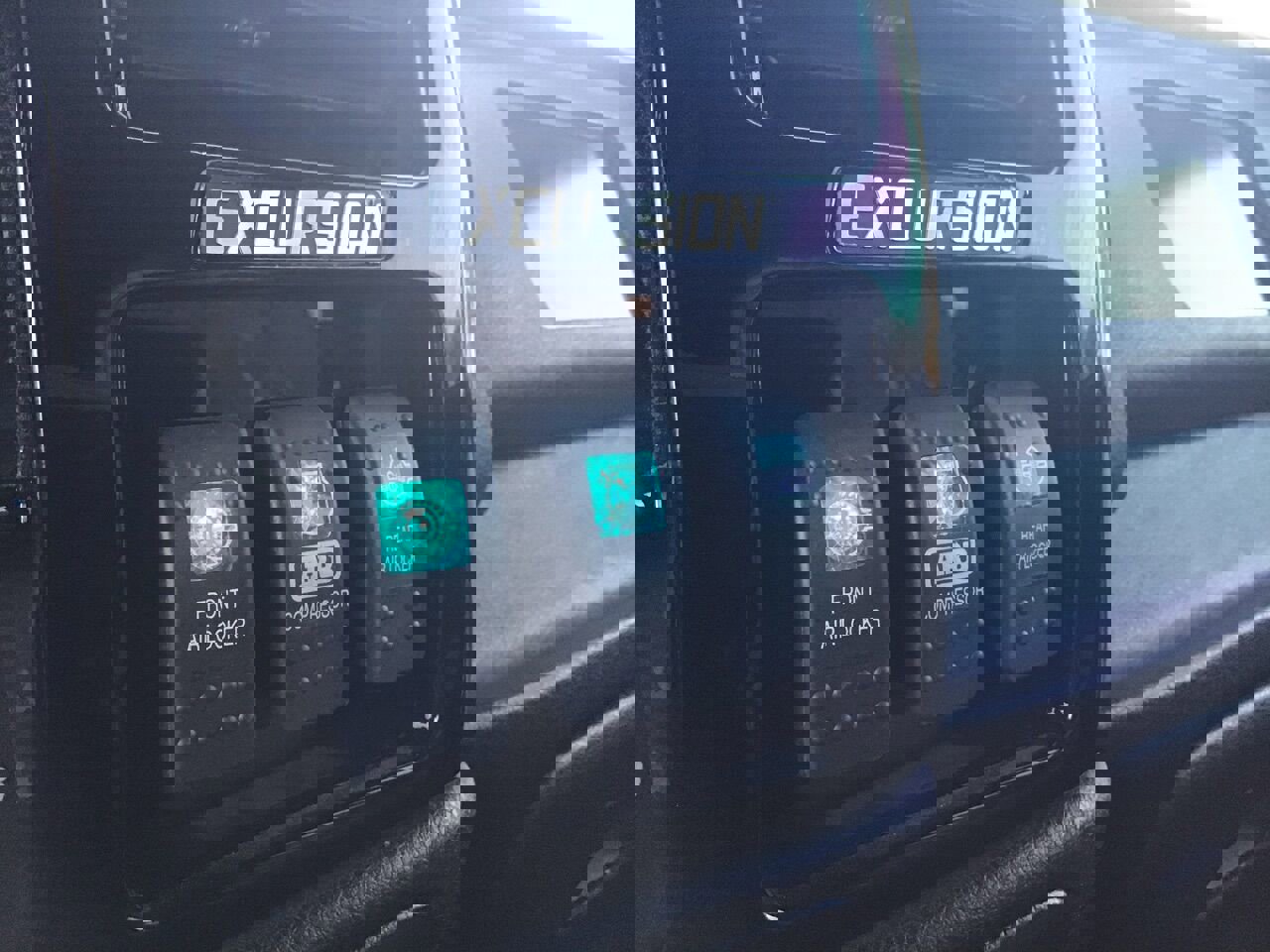 Used 2001 Ford Excursion XLT image 25