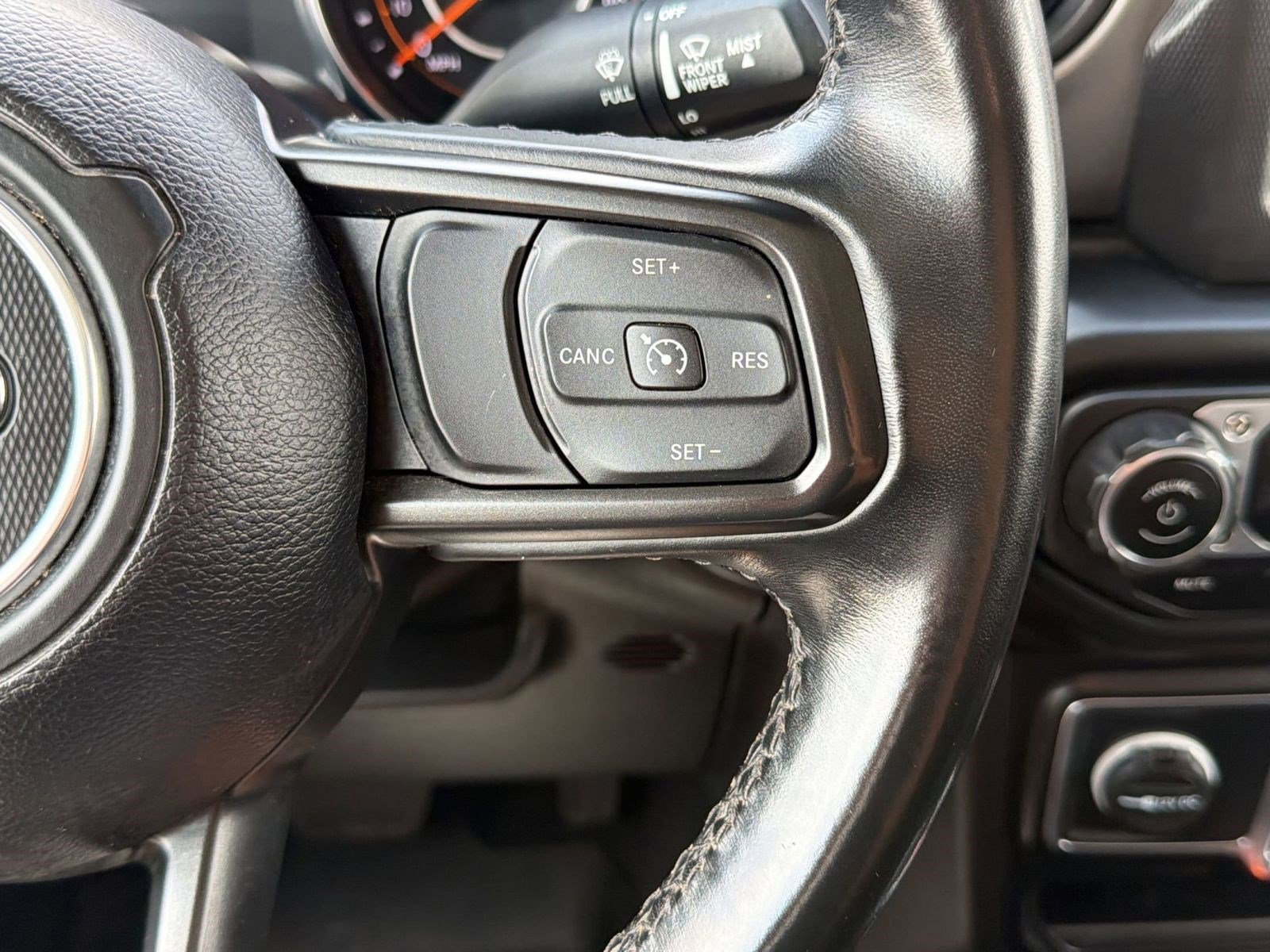 Used 2022 Jeep Gladiator Willys AWD/4WD image 25
