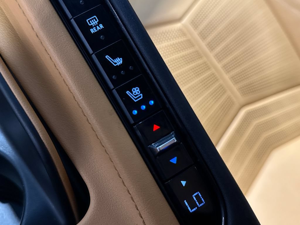 Used 2020 Chevrolet Corvette Stingray Preferred Cpe w/ 2LT Preferred Equipment Group RWD image 23