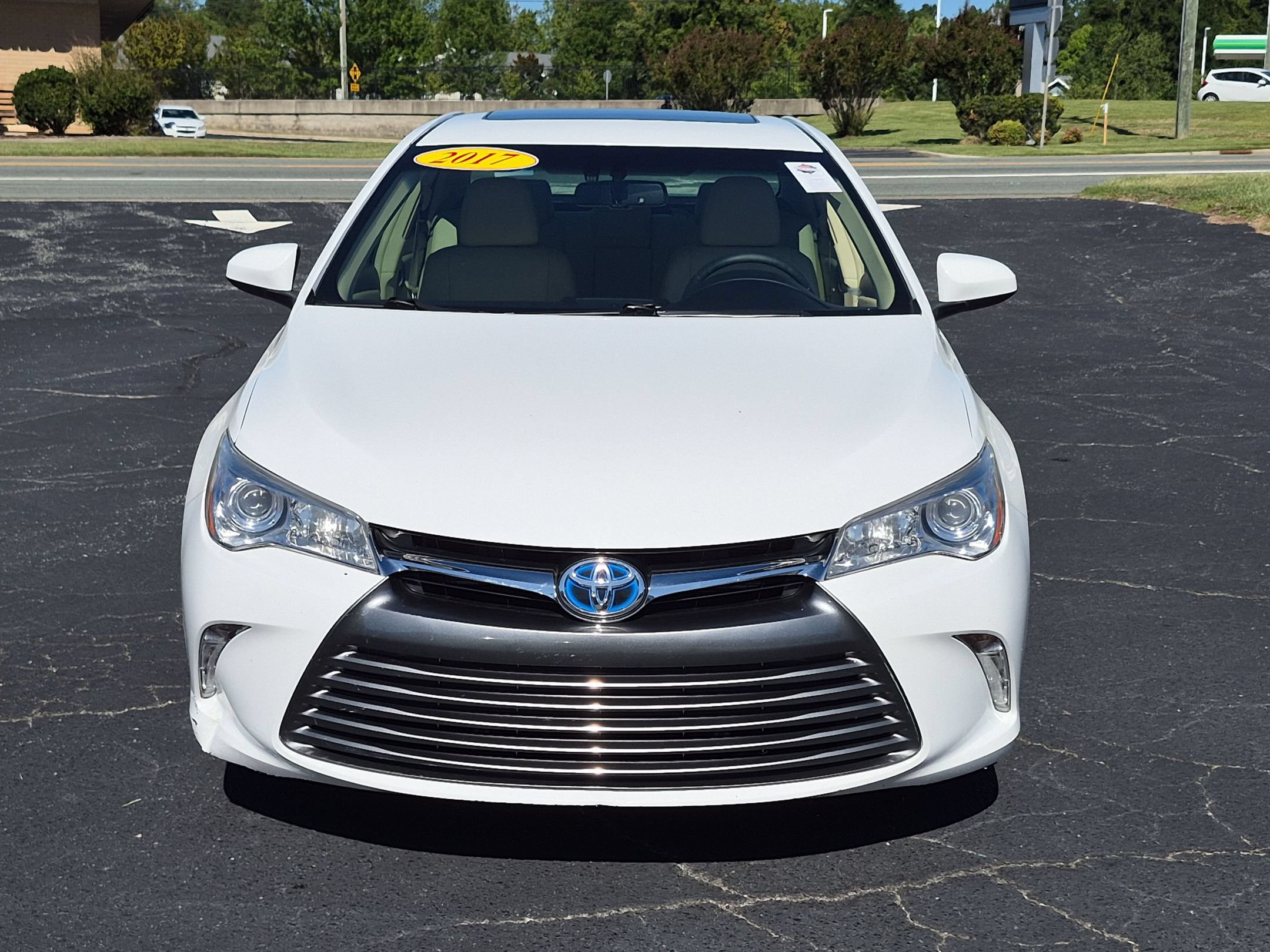 Used 2017 Toyota Camry XLE FWD image 8