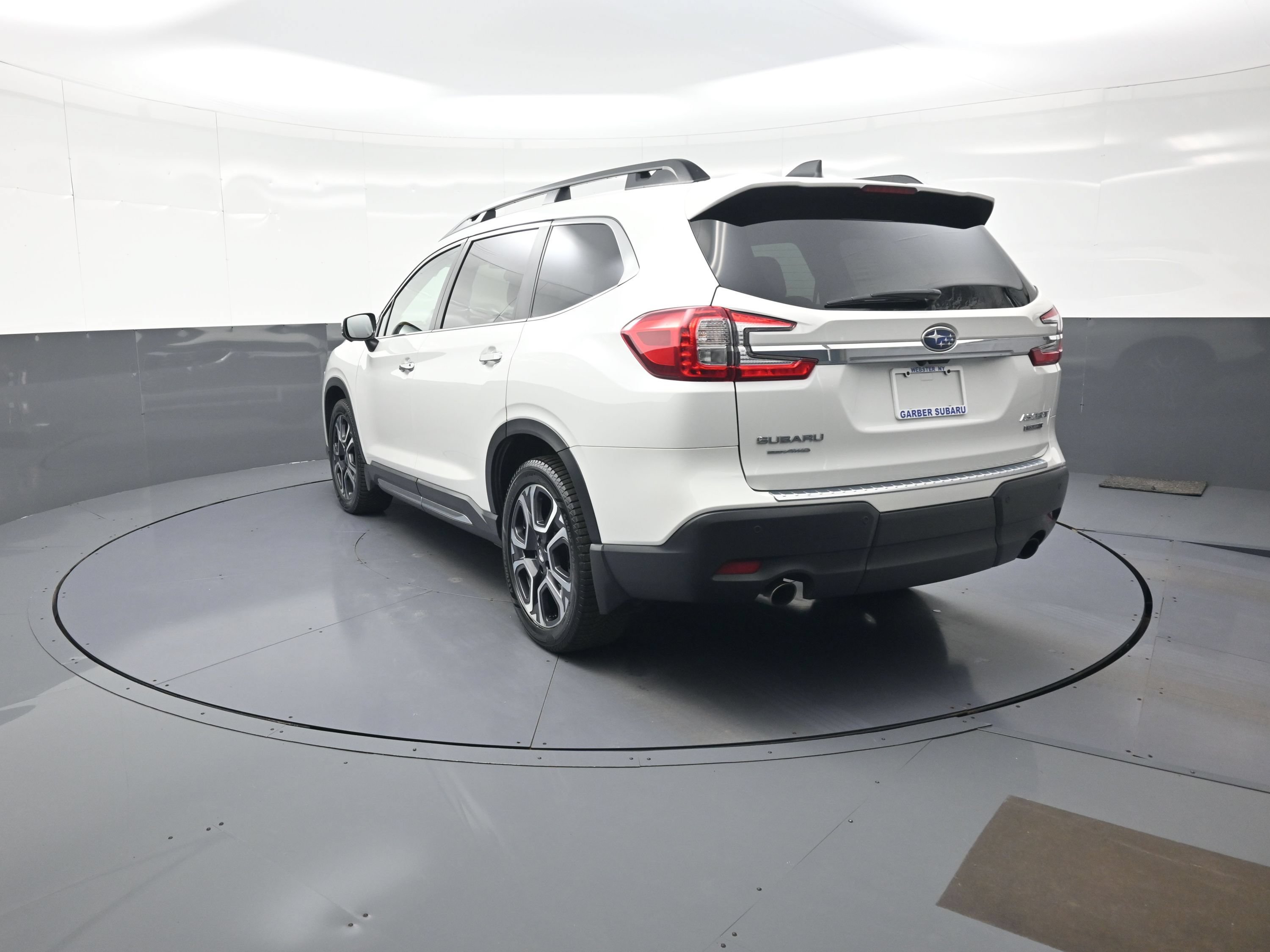 Used 2023 Subaru Ascent Touring AWD/4WD image 5
