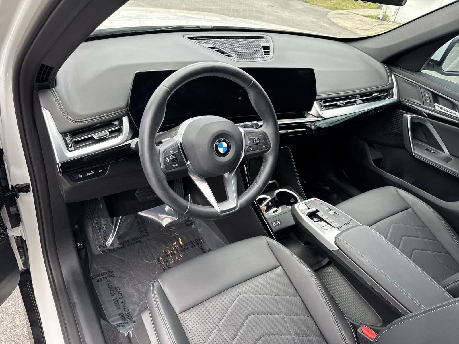 Used 2025 BMW X1 xDrive28i w/ Convenience Package AWD/4WD image 3