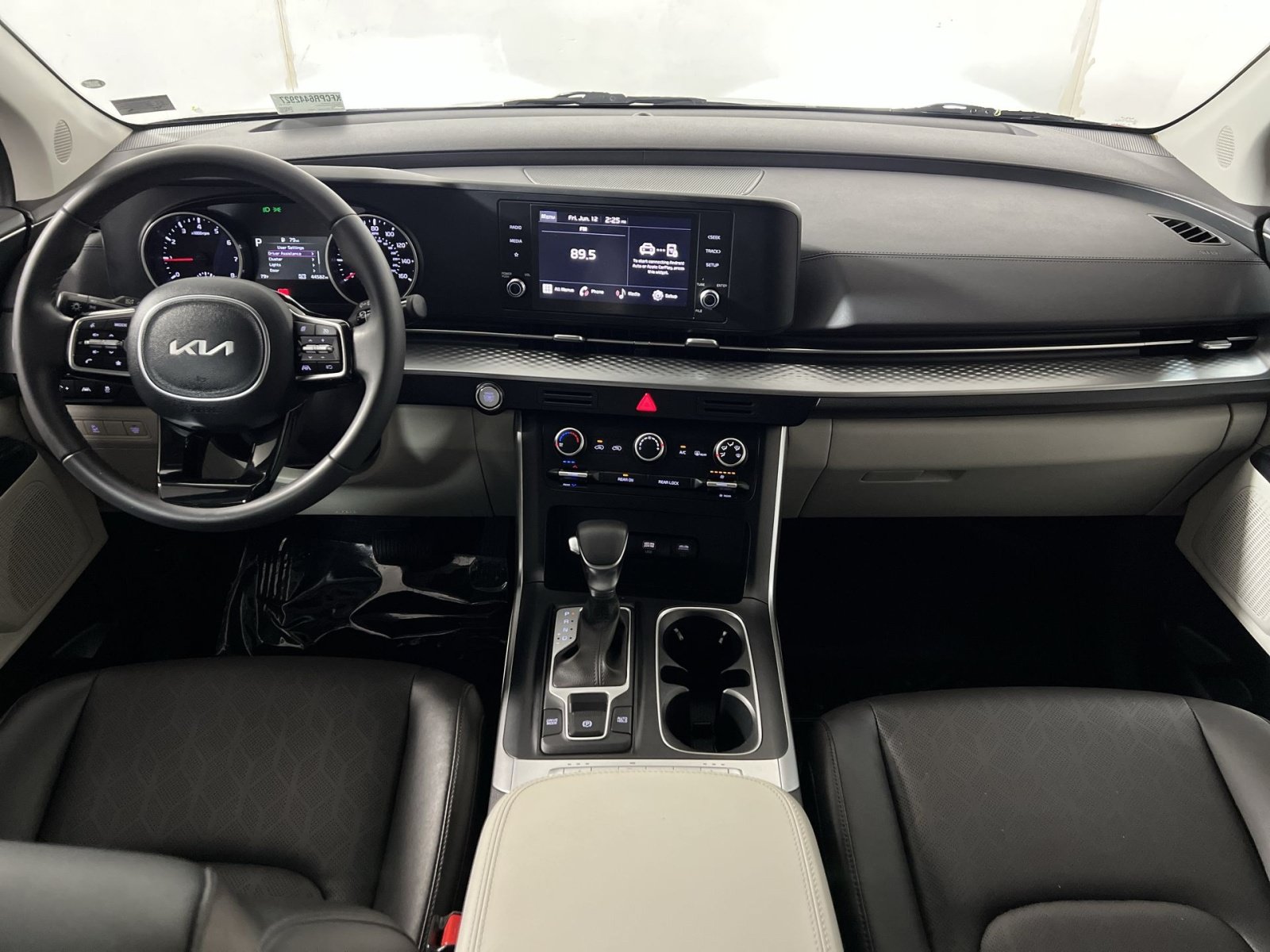 Used 2024 Kia Carnival LX FWD image 22