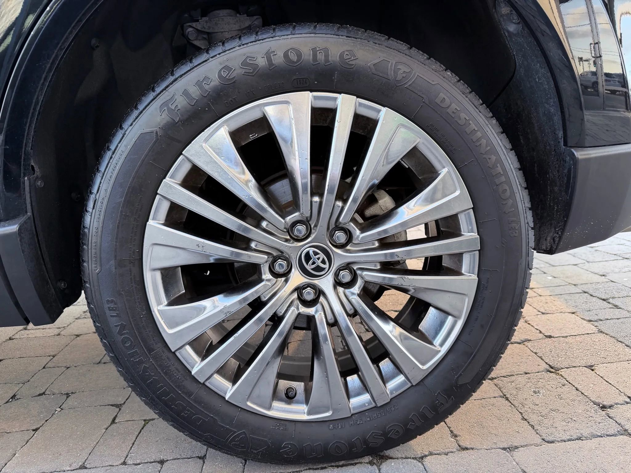 Used 2023 Toyota Venza XLE AWD/4WD image 30