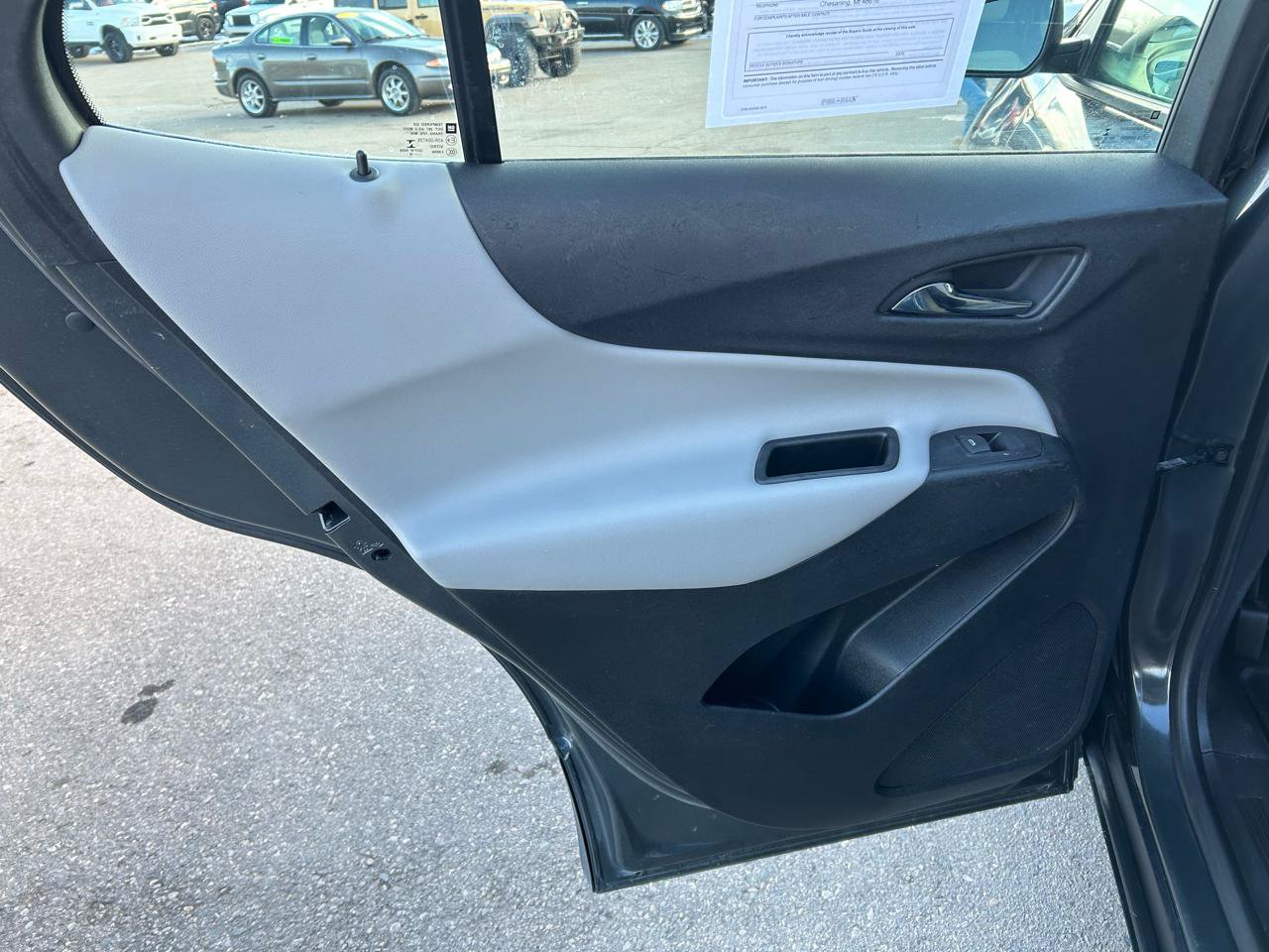 Used 2018 Chevrolet Equinox LS FWD image 13