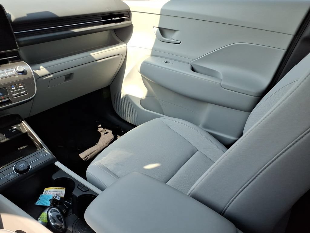 Used 2025 Hyundai Kona SEL FWD image 12